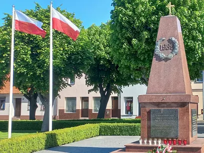 Książ w biało- czerwonych barwach