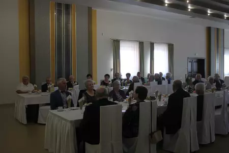 Zdjęcia przedstawiają uczestników biorących udział w uroczystości zorganizowanej z okazji wręczenia Medali za Długoletnie Pożycie Małżeńskie.  