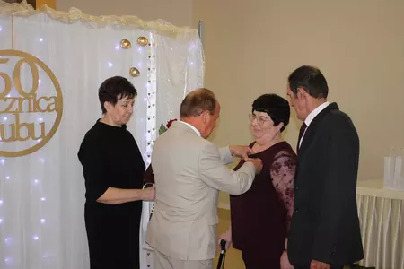 Zdjęcia przedstawiają uczestników biorących udział w uroczystości zorganizowanej z okazji wręczenia Medali za Długoletnie Pożycie Małżeńskie.  