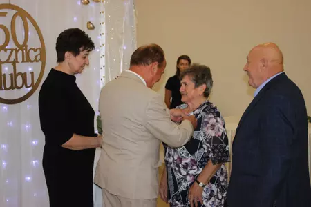 Zdjęcia przedstawiają uczestników biorących udział w uroczystości zorganizowanej z okazji wręczenia Medali za Długoletnie Pożycie Małżeńskie.  