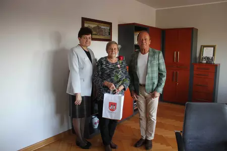 Zdjęcia przedstawiają uczestników biorących udział w uroczystości zorganizowanej z okazji wręczenia Medali za Długoletnie Pożycie Małżeńskie.  